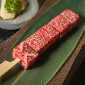 Japansk A5+ grillspyd MBS 10-12 (ca. 250g)