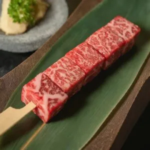Japansk A5+ grillspyd MBS 10-12 (ca. 250g)